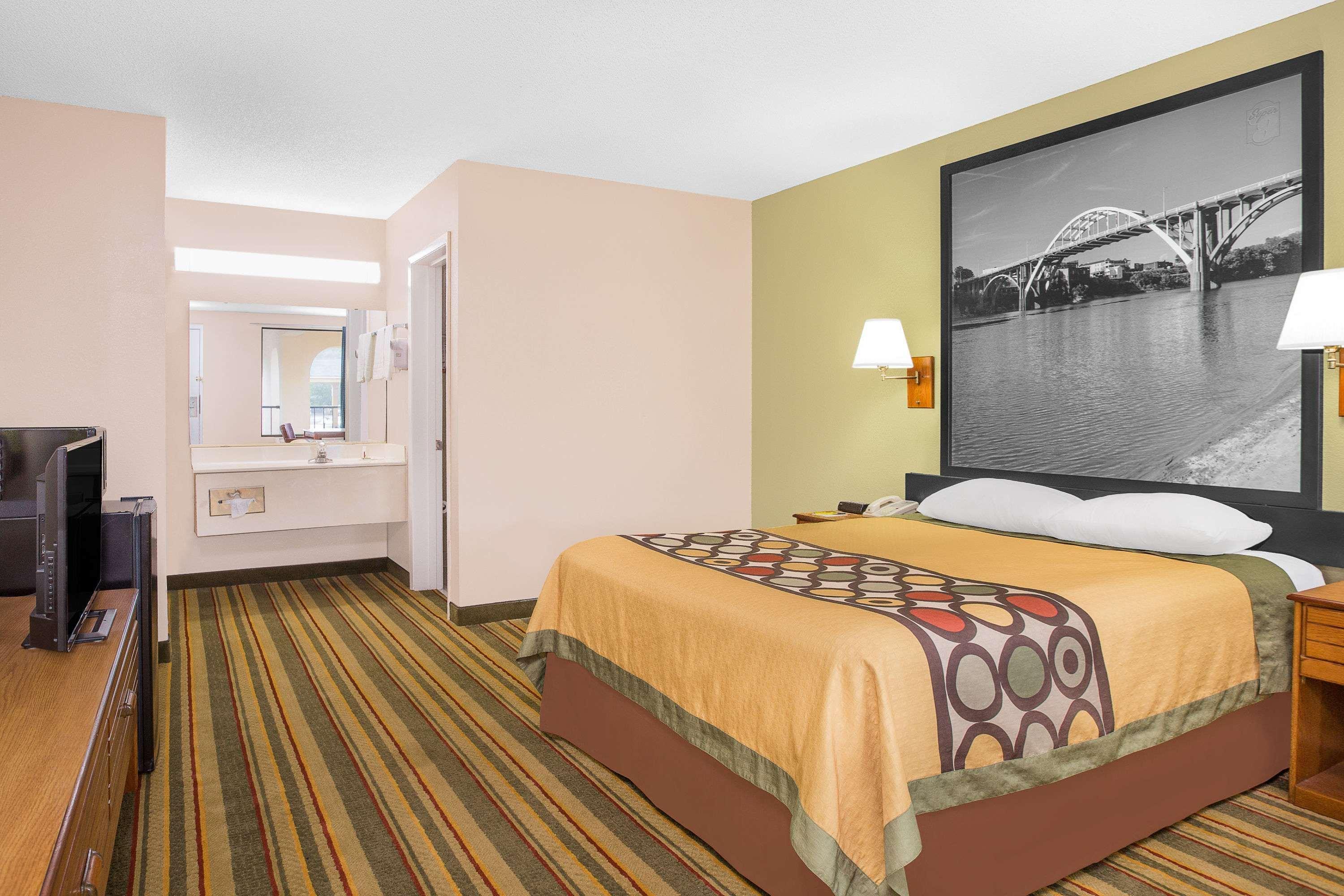 Super 8 By Wyndham Eufaula Hotell Exteriör bild